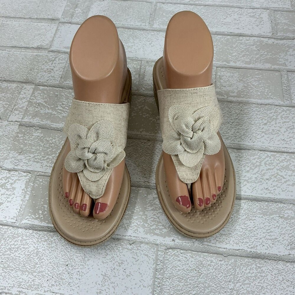 IFE Stride Beige Women's Sandals Size 6W In New Condition With Out Tags